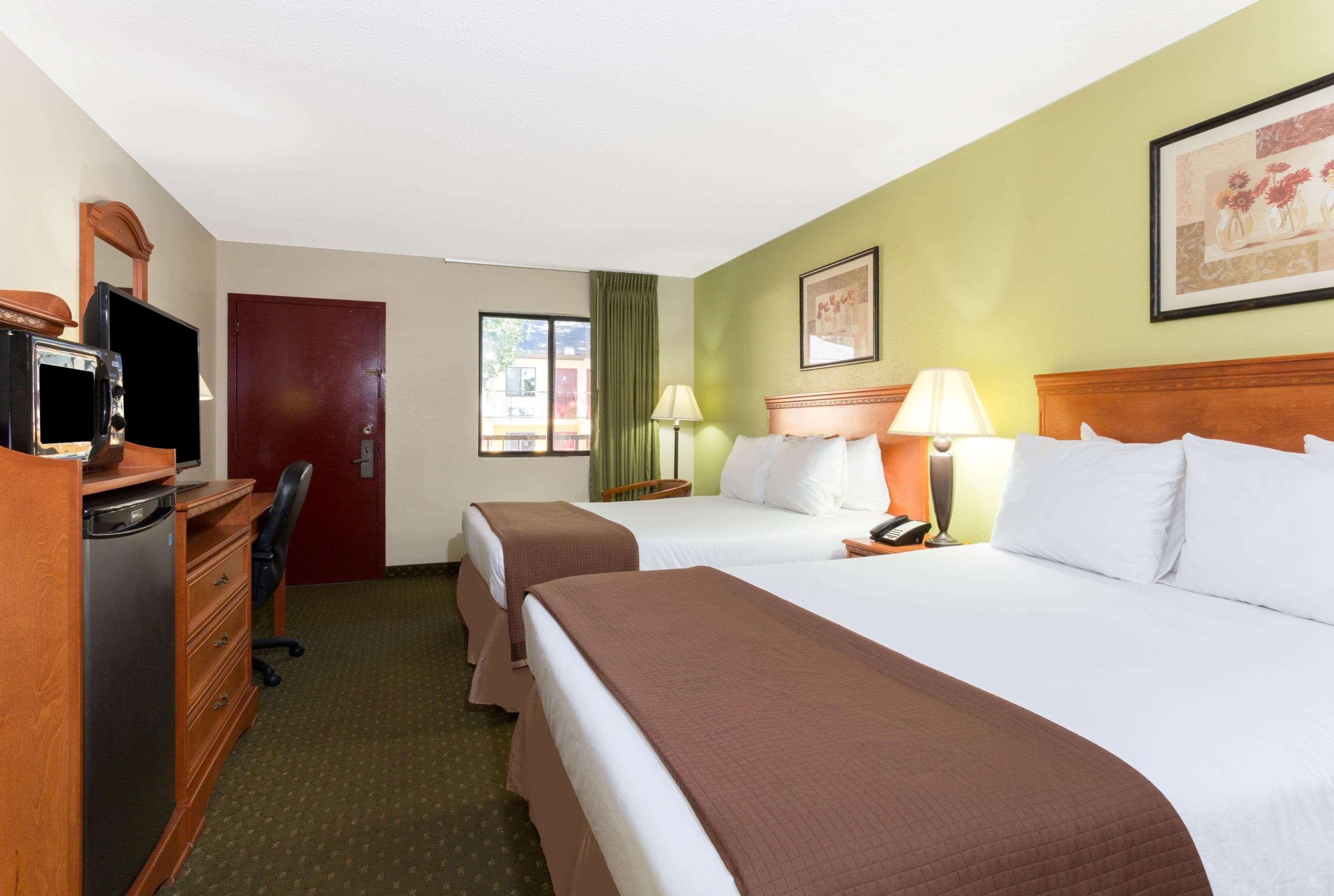 Howard Johnson By Wyndham Tallahassee Exteriér fotografie