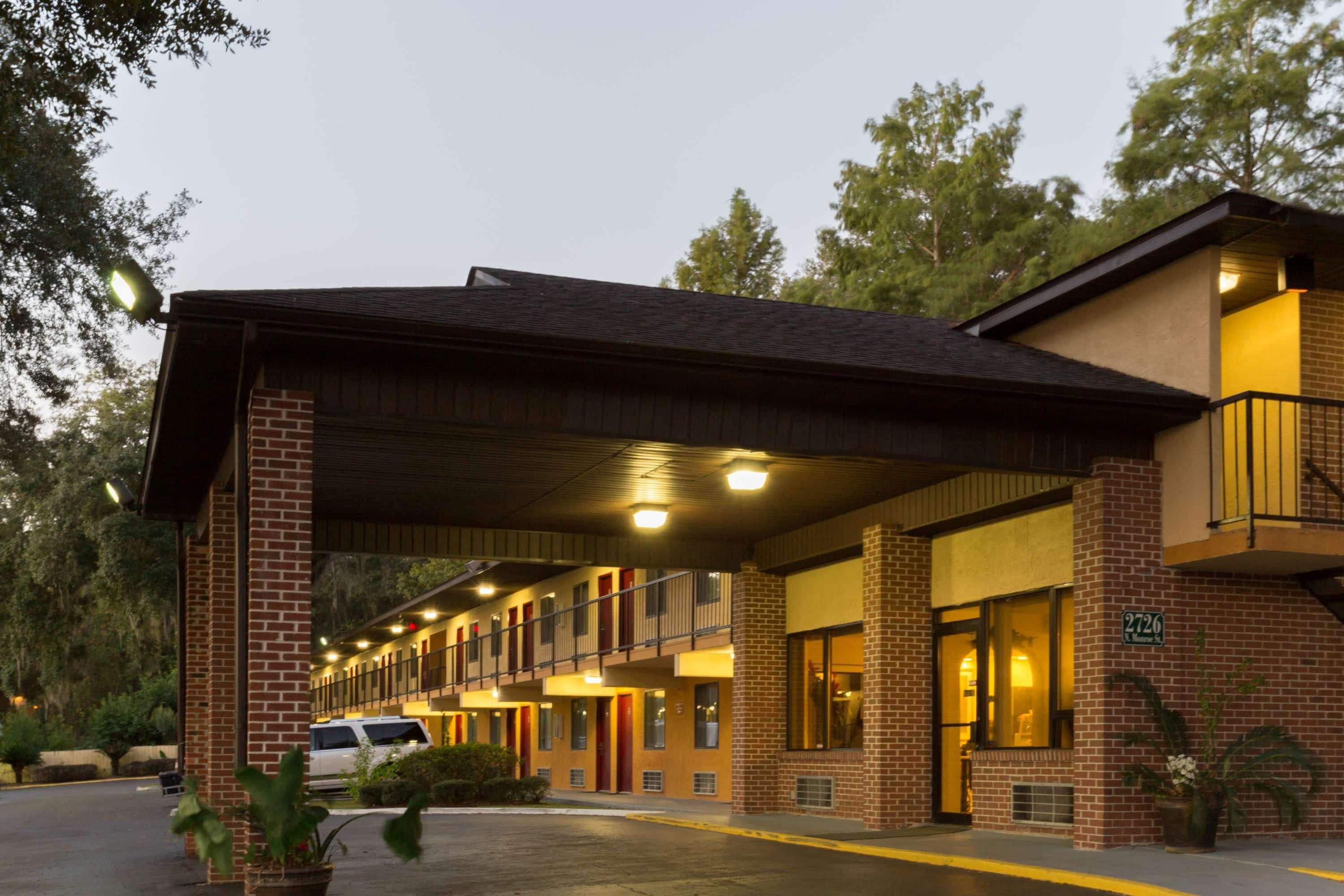 Howard Johnson By Wyndham Tallahassee Exteriér fotografie