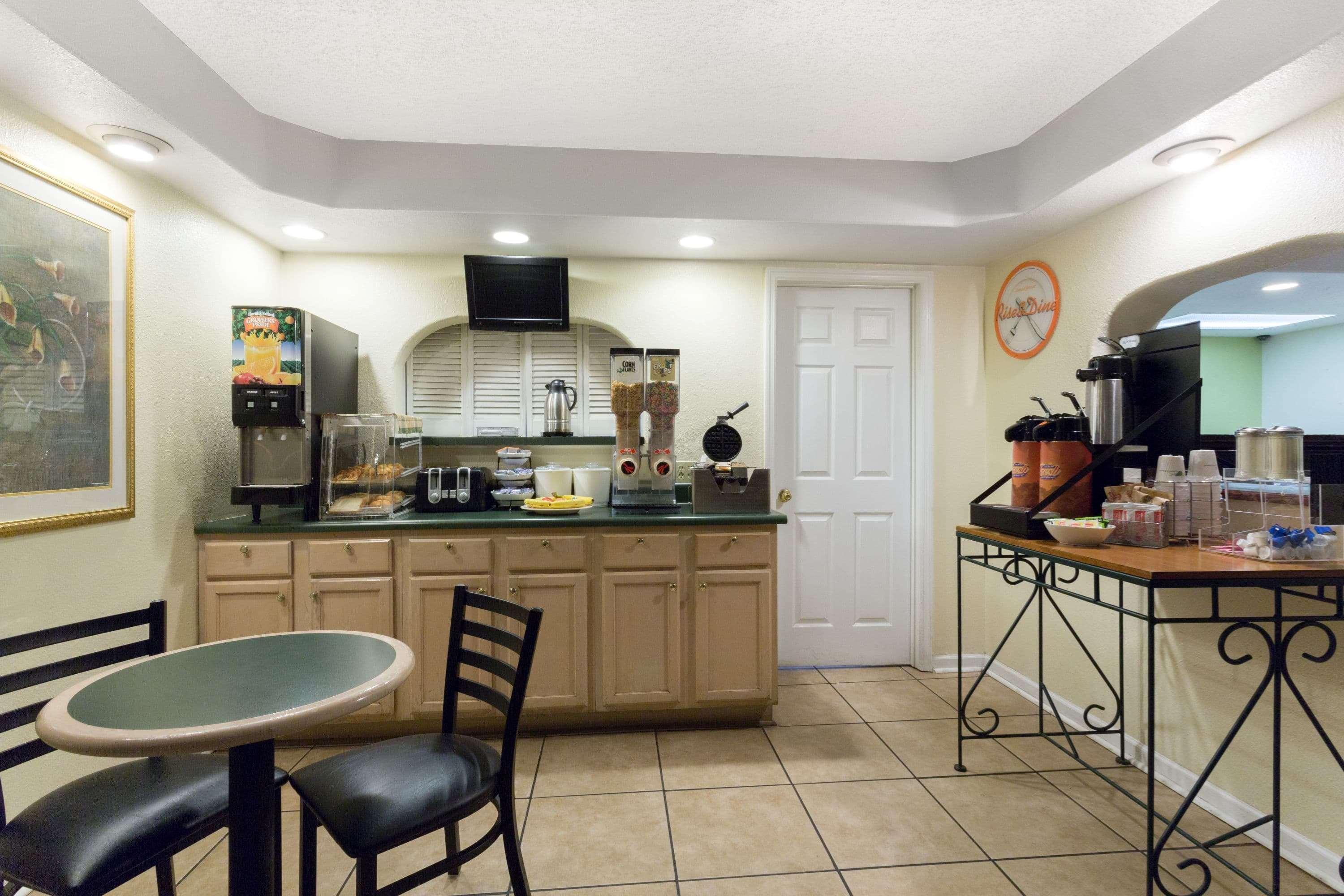 Howard Johnson By Wyndham Tallahassee Exteriér fotografie