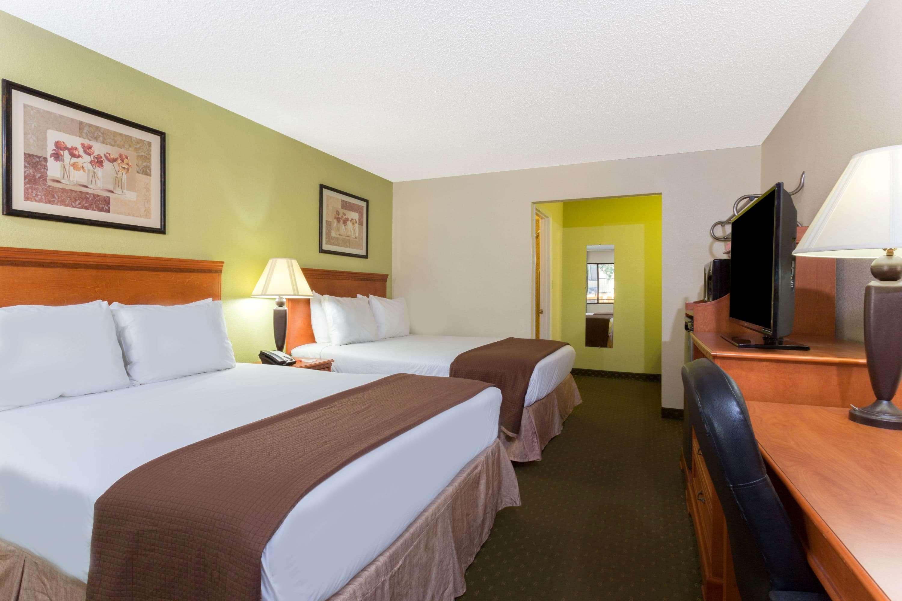 Howard Johnson By Wyndham Tallahassee Exteriér fotografie