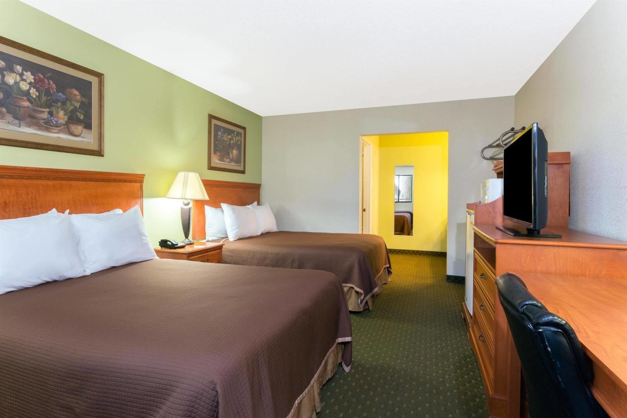 Howard Johnson By Wyndham Tallahassee Exteriér fotografie